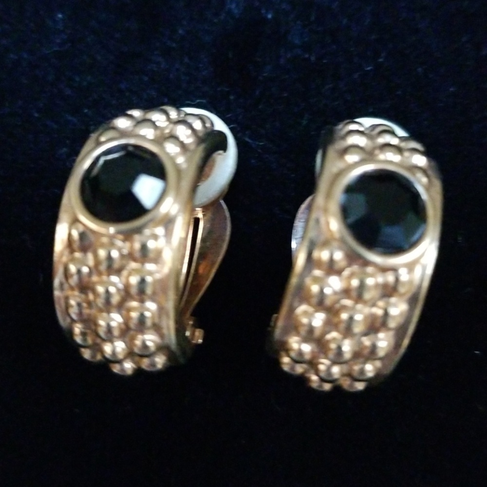 Vintage Mid Century Black Faceted Stone Clip Earrings - Picture 11 of 12